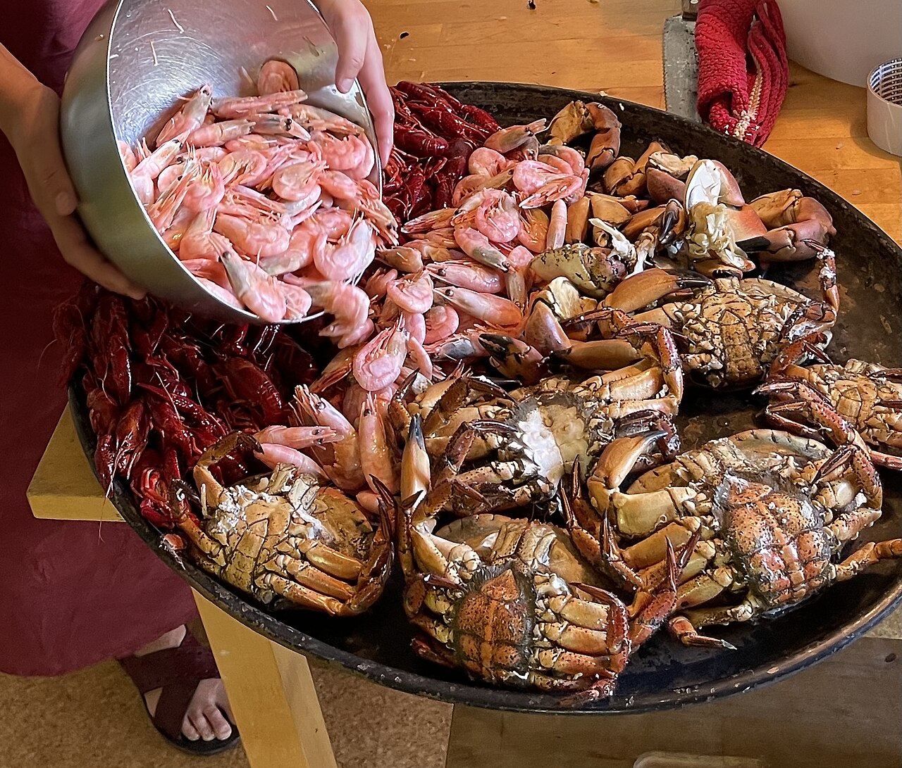 JOMFRUHUMMER, hele grillede i ”Charmoula”