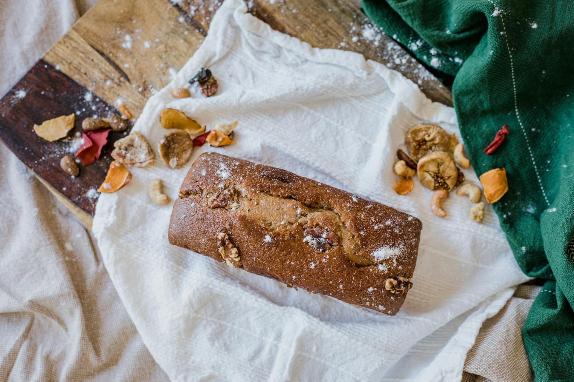 Madbrød med frugt og nødder