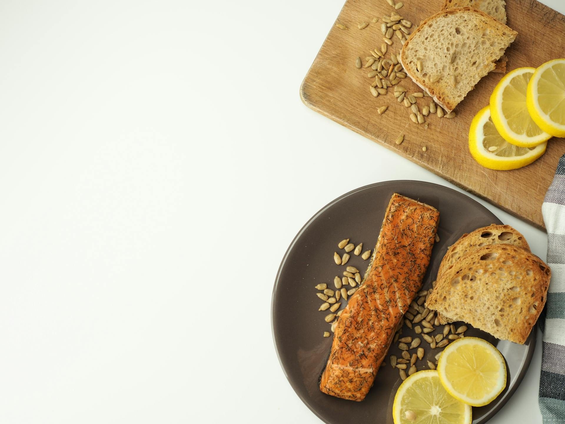 WRAP med laks, sprød salat og wasabicreme